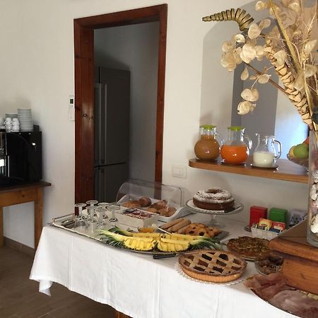 לינה וארוחת בוקר סאן תאודורו Il Giardino Di Daniela מראה חיצוני תמונה