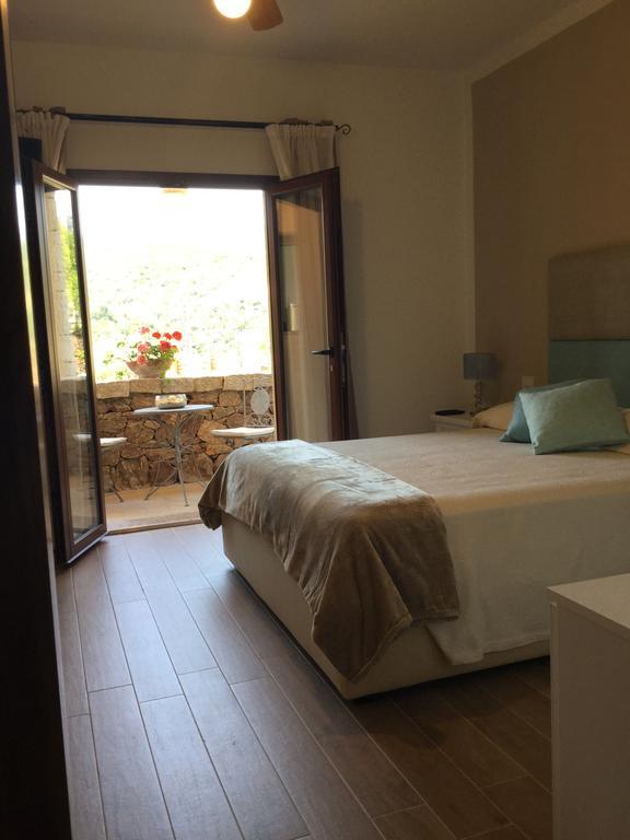 לינה וארוחת בוקר סאן תאודורו Il Giardino Di Daniela מראה חיצוני תמונה