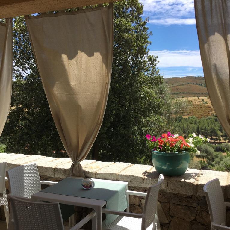 לינה וארוחת בוקר סאן תאודורו Il Giardino Di Daniela מראה חיצוני תמונה